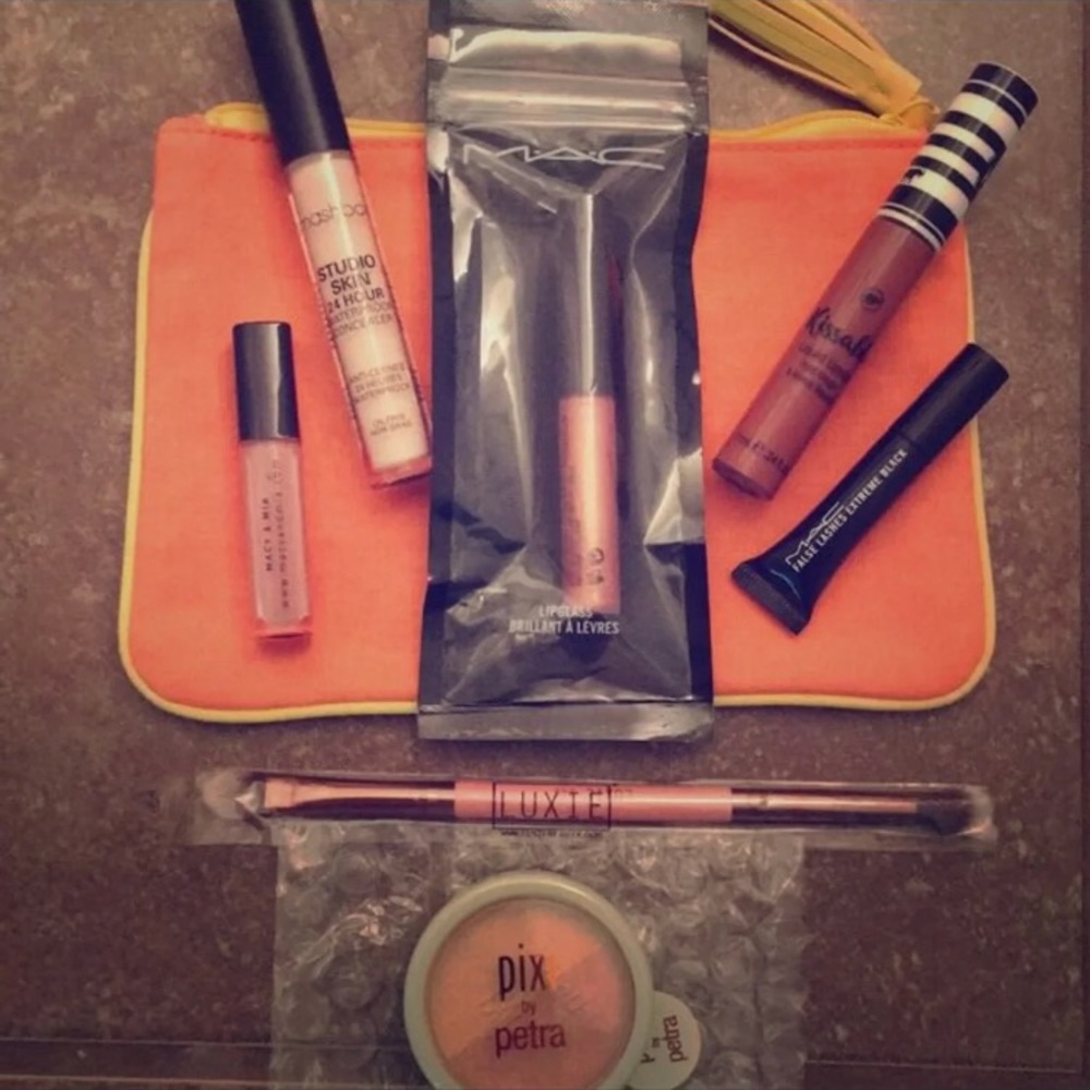 ❌❌❌SOLD❌❌❌ Assorted High End Cosmetics Lot - Picture 2 of 8